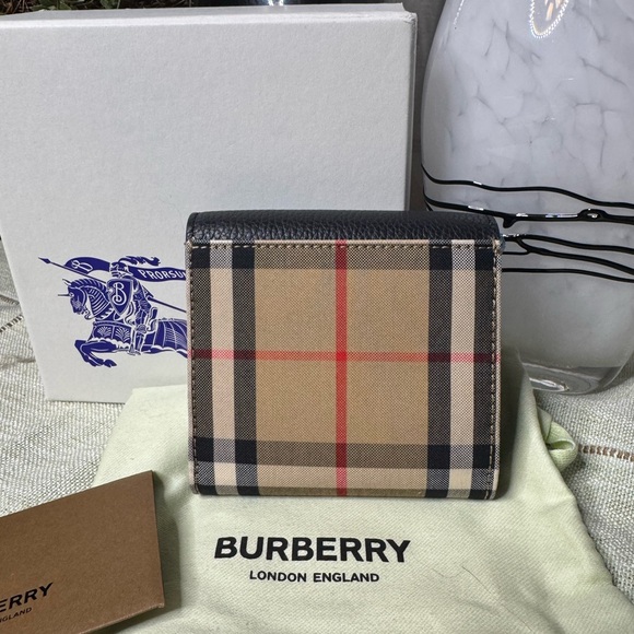 🔥BRAND NEW🔥 Burberry Nova Check/Leather Compact Wallet - Picture 10 of 15